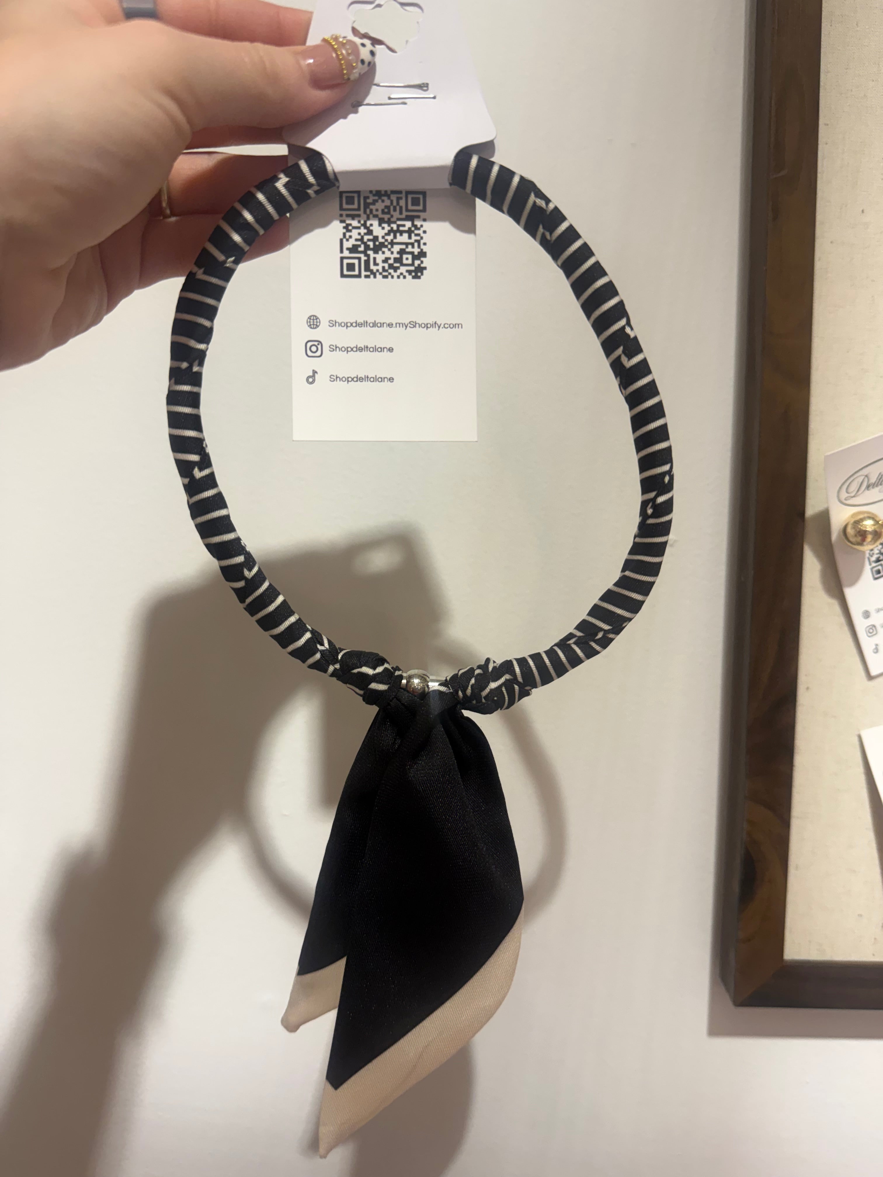 Black & Cream Magnetic Necklace