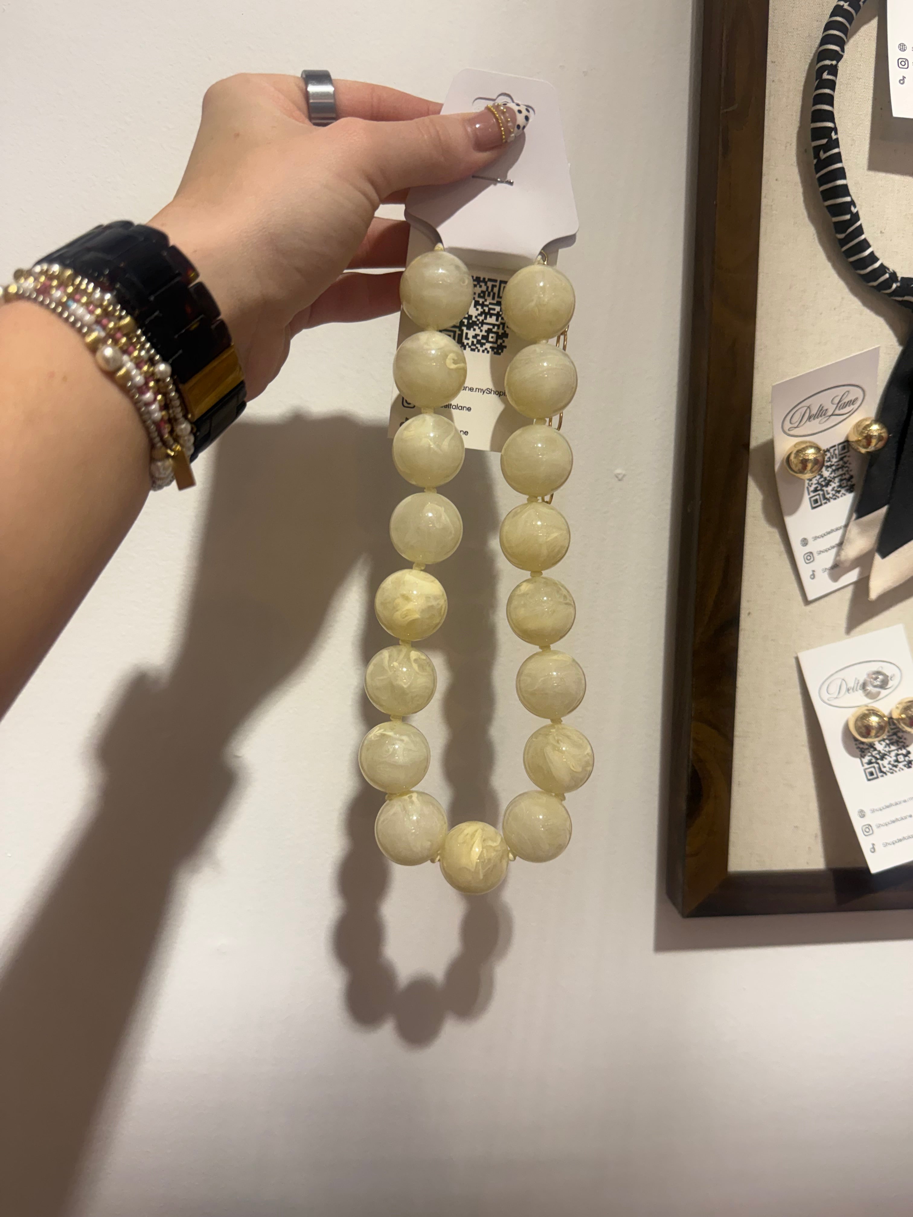 Cream Marbled Ball Necklace